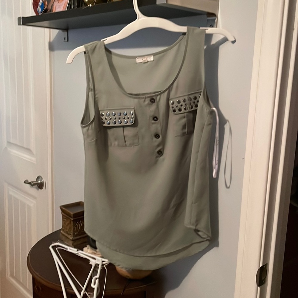 Green sleeveless top.